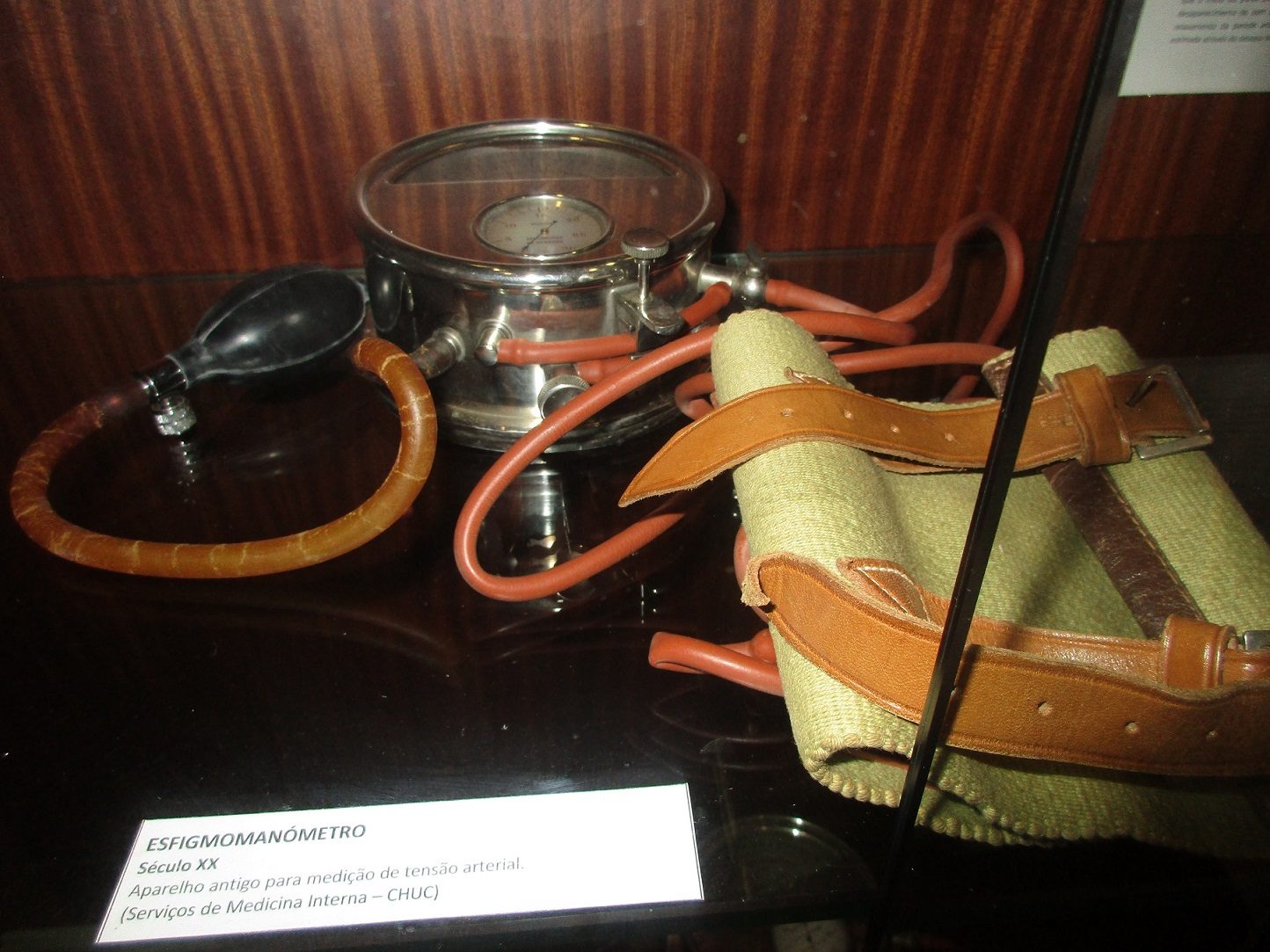 Sphygmomanometer, Consulling room, Navio-hospital Gil Eannes, Viana do Castelo.JPG